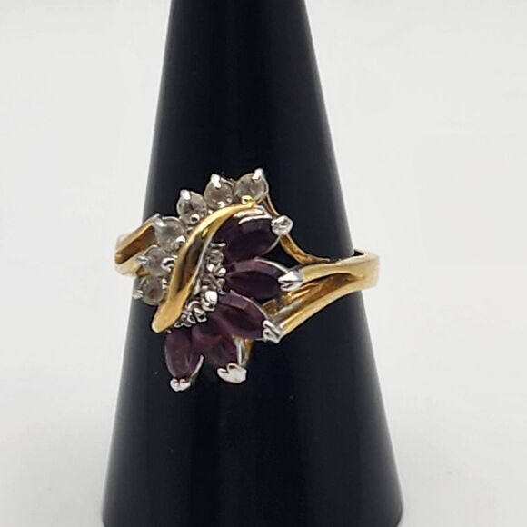 Vintage Contempo Gold Tone Purple & Clear Crystal Cocktail Ring (9) - Picture 1 of 8